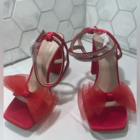 Top Moda RED Satin And Rhinestone Agatha Block Heels Bow Size 6.5 New / Box - Picture 2 of 9